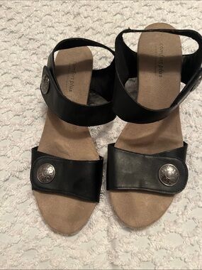 Comfort plus by Predictions Women’s Black Leather Two-Strap Sandals size 9